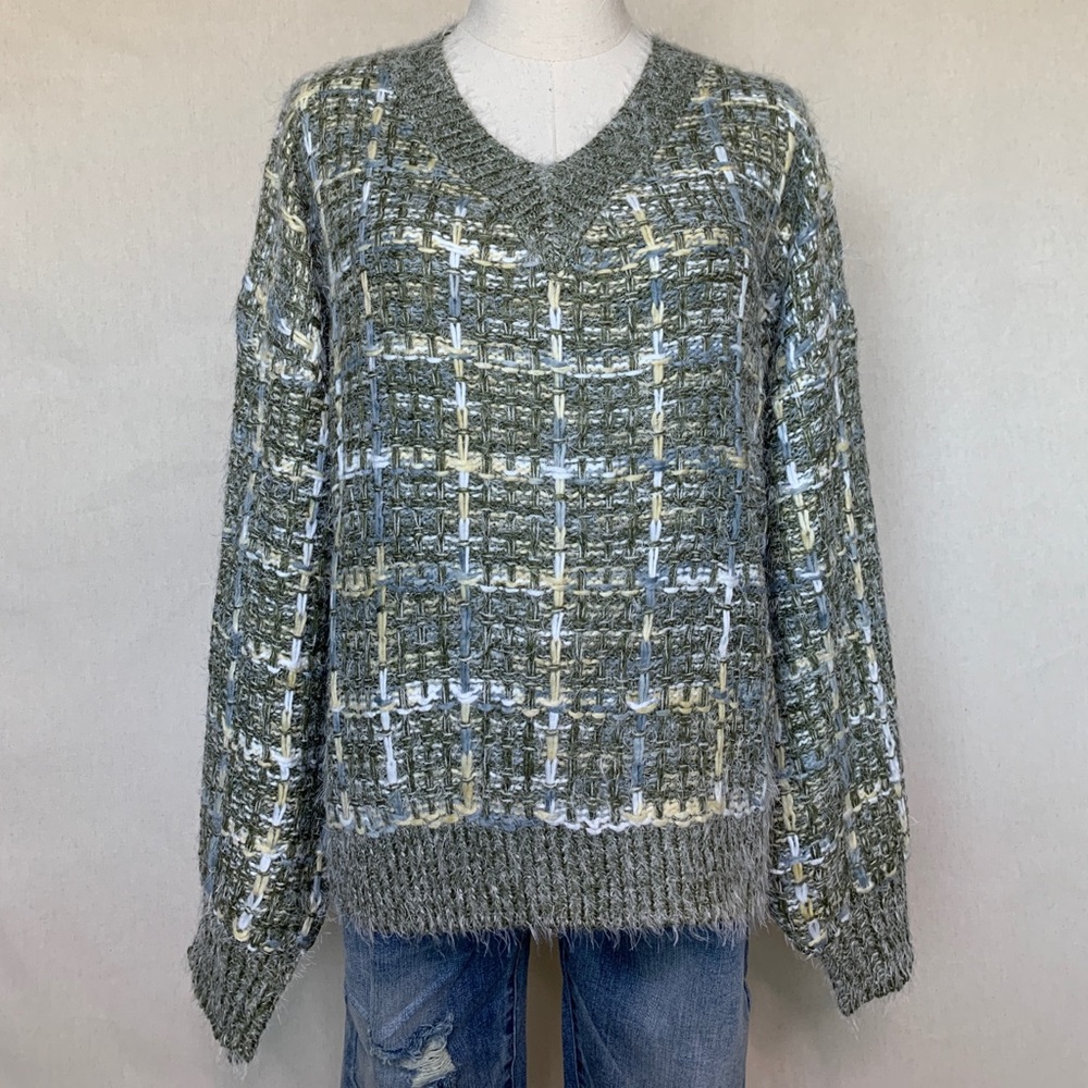 Tweed-textured V-neck Pullover